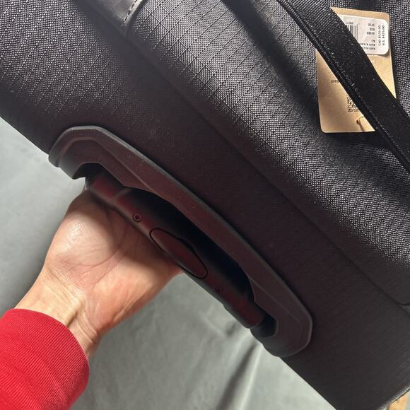 NWT Patagonia Black Hole Wheeled Duffel 100L 49388 Mint Cond. TPU DWR Ripstop - Picture 15 of 16